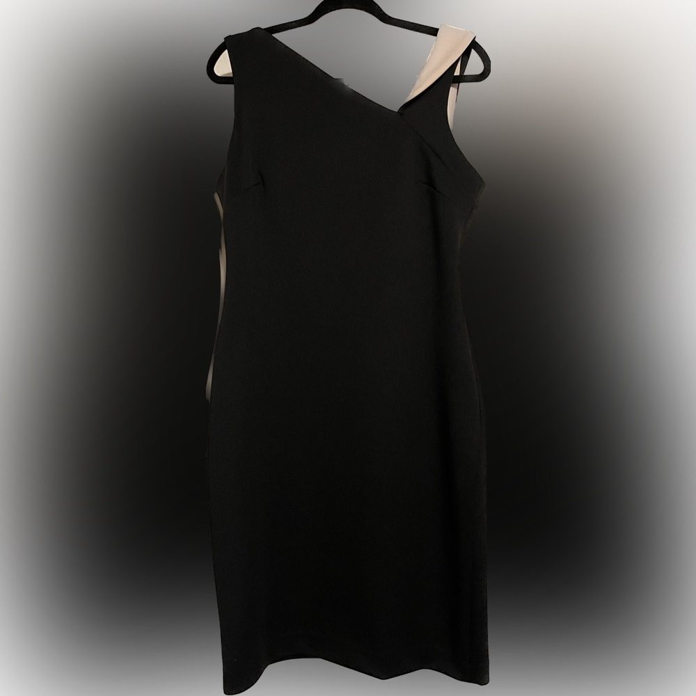 Sleeveless Scuba Sheath Dress with Color Blocked Neckline, Calvin Klein size 12 - Picture 3 of 7